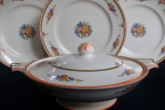 ROYAL WINTON/ GRIMWADES DUCHESS #9457-  COVERED SERVING BOWL   .....   https://www.jaapiesfinechinastore.com