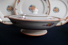 ROYAL WINTON/ GRIMWADES DUCHESS #9457-  COVERED SERVING BOWL   .....   http://jaapiesfinechinastore.com
