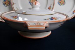 ROYAL WINTON/ GRIMWADES DUCHESS #9457-  COVERED SERVING BOWL   .....   http://jaapiesfinechinastore.com