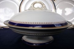 ROYAL WORCESTER COBALT 5786- COVERED FOOTED SERVING BOWL  .....  http://jaapiesfinechinastore.com