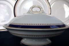 ROYAL WORCESTER COBALT 5786- COVERED FOOTED SERVING BOWL  .....  http://jaapiesfinechinastore.com