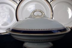 ROYAL WORCESTER COBALT 5786- COVERED FOOTED SERVING BOWL  .....  http://jaapiesfinechinastore.com