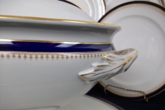 ROYAL WORCESTER COBALT 5786- SOUP TUREEN  .....  https://www.jaapiesfinechinastore.com