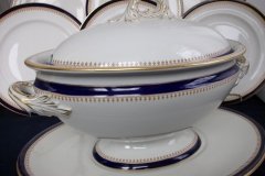 ROYAL WORCESTER COBALT 5786- SOUP TUREEN  .....  http://jaapiesfinechinastore.com