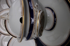 ROYAL WORCESTER COBALT 5786- SOUP TUREEN  .....  https://www.jaapiesfinechinastore.com