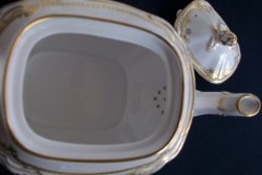 SPODE CHELSEA BIRD Y8555-  TEA POT  .....   http://jaapiesfinechinastore.com