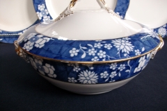 SPODE CRACKED ICE & PRUNUS #6669-  COVERED SERVING BOWL  ..... https://www.jaapiesfinechinastore.com