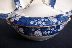 SPODE CRACKED ICE & PRUNUS #6669-  COVERED SERVING BOWL  ..... http://jaapiesfinechinastore.com