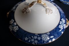 SPODE CRACKED ICE & PRUNUS #6669-  COVERED SERVING BOWL  ..... http://jaapiesfinechinastore.com