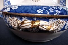 SPODE CRACKED ICE & PRUNUS #6669-  COVERED SERVING BOWL  ..... http://jaapiesfinechinastore.com