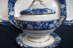 SPODE CRACKED ICE & PRUNUS #6669- SAUCE TUREEN & UNDERPLATE  ..... http://jaapiesfinechinastore.com