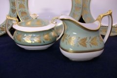SPODE VALENTINE Y7706 GREEN WITH GOLD LEAF- COVERED SUGAR BOWL ..... http://jaapiesfinechinastore.com