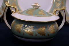 SPODE VALENTINE Y7706 GREEN WITH GOLD LEAF- COVERED SUGAR BOWL ..... http://jaapiesfinechinastore.com