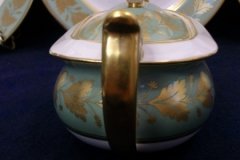 SPODE VALENTINE Y7706 GREEN WITH GOLD LEAF- COVERED SUGAR BOWL ..... http://jaapiesfinechinastore.com