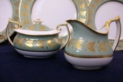 SPODE VALENTINE Y7706 GREEN WITH GOLD LEAF- CREAMER 8 OZ ..... http://jaapiesfinechinastore.com