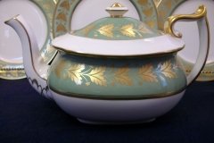 SPODE VALENTINE Y7706 GREEN WITH GOLD LEAF- TEAPOT 4 CUPPER ..... http://jaapiesfinechinastore.com