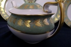 SPODE VALENTINE Y7706 GREEN WITH GOLD LEAF- TEAPOT 4 CUPPER ..... http://jaapiesfinechinastore.com