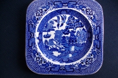 STAFFORDSHIRE BLUE WILLOW- SANDWICH TRAY & PLATES   .....   https://www.jaapiesfinechinastore.com