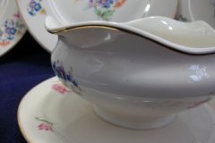 SYRACUSE ABERDEEN ABE1 DRESDEN FLOWERS-  GRAVY BOAT WITH ATTACHED UNDERPLATE   ..... http://jaapiesfinechinastore.com