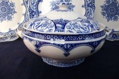WEDGWOOD QUEEN CHARLOTTE- ROUND COVERED SERVING BOWL    .....   http://jaapiesfinechinastore.com