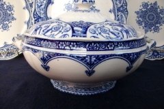 WEDGWOOD QUEEN CHARLOTTE- ROUND COVERED SERVING BOWL    .....   http://jaapiesfinechinastore.com