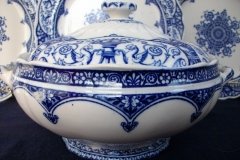 WEDGWOOD QUEEN CHARLOTTE- ROUND COVERED SERVING BOWL    .....   http://jaapiesfinechinastore.com