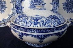 WEDGWOOD QUEEN CHARLOTTE- ROUND COVERED SERVING BOWL    .....   http://jaapiesfinechinastore.com