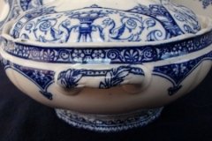 WEDGWOOD QUEEN CHARLOTTE- ROUND COVERED SERVING BOWL    .....   http://jaapiesfinechinastore.com