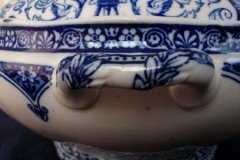 WEDGWOOD QUEEN CHARLOTTE- ROUND COVERED SERVING BOWL    .....   http://jaapiesfinechinastore.com