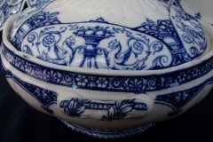 WEDGWOOD QUEEN CHARLOTTE- ROUND COVERED SERVING BOWL    .....   http://jaapiesfinechinastore.com