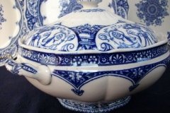 WEDGWOOD QUEEN CHARLOTTE- ROUND COVERED SERVING BOWL    .....   http://jaapiesfinechinastore.com