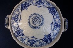 WEDGWOOD QUEEN CHARLOTTE- ROUND COVERED SERVING BOWL    .....   http://jaapiesfinechinastore.com