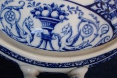 WEDGWOOD QUEEN CHARLOTTE- ROUND COVERED SERVING BOWL    .....   http://jaapiesfinechinastore.com