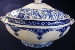 WEDGWOOD QUEEN CHARLOTTE- ROUND COVERED SERVING BOWL    .....   http://jaapiesfinechinastore.com