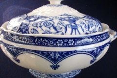 WEDGWOOD QUEEN CHARLOTTE- ROUND COVERED SERVING BOWL    .....   http://jaapiesfinechinastore.com