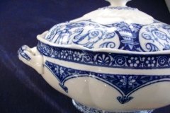 WEDGWOOD QUEEN CHARLOTTE- ROUND COVERED SERVING BOWL    .....   http://jaapiesfinechinastore.com