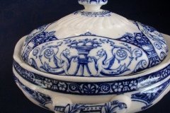 WEDGWOOD QUEEN CHARLOTTE- ROUND COVERED SERVING BOWL    .....   http://jaapiesfinechinastore.com