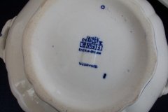 WEDGWOOD QUEEN CHARLOTTE- ROUND COVERED SERVING BOWL    .....   http://jaapiesfinechinastore.com