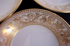 WEDGWOOD FLORENTINE GOLD- BERRY BOWL   .....  http://jaapiesfinechinastore.com