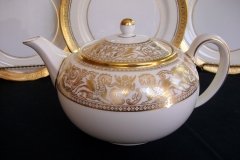 WEDGWOOD FLORENTINE GOLD #W4219 -  TEA POT  ..... http://jaapiesfinechinastore.com