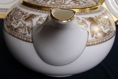 WEDGWOOD FLORENTINE GOLD #W4219 -  TEA POT  ..... http://jaapiesfinechinastore.com