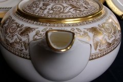 WEDGWOOD FLORENTINE GOLD #W4219 -  TEA POT  ..... http://jaapiesfinechinastore.com