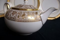 WEDGWOOD FLORENTINE GOLD #W4219 -  TEA POT  ..... http://jaapiesfinechinastore.com