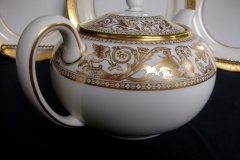 WEDGWOOD FLORENTINE GOLD #W4219 -  TEA POT  ..... http://jaapiesfinechinastore.com