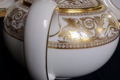 WEDGWOOD FLORENTINE GOLD #W4219 -  TEA POT  ..... http://jaapiesfinechinastore.com