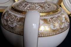 WEDGWOOD FLORENTINE GOLD #W4219 -  TEA POT  ..... http://jaapiesfinechinastore.com