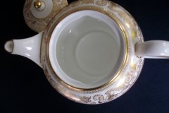 WEDGWOOD FLORENTINE GOLD #W4219 -  TEA POT  ..... http://jaapiesfinechinastore.com