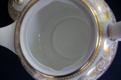 WEDGWOOD FLORENTINE GOLD #W4219 -  TEA POT  ..... http://jaapiesfinechinastore.com