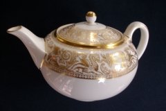 WEDGWOOD FLORENTINE GOLD #W4219 -  TEA POT  ..... http://jaapiesfinechinastore.com
