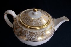 WEDGWOOD FLORENTINE GOLD #W4219 -  TEA POT  ..... http://jaapiesfinechinastore.com
